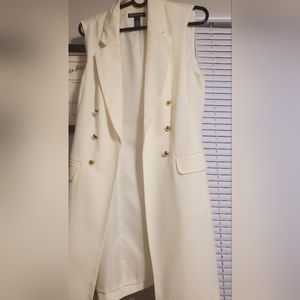 Sleeveless vest/blazer
